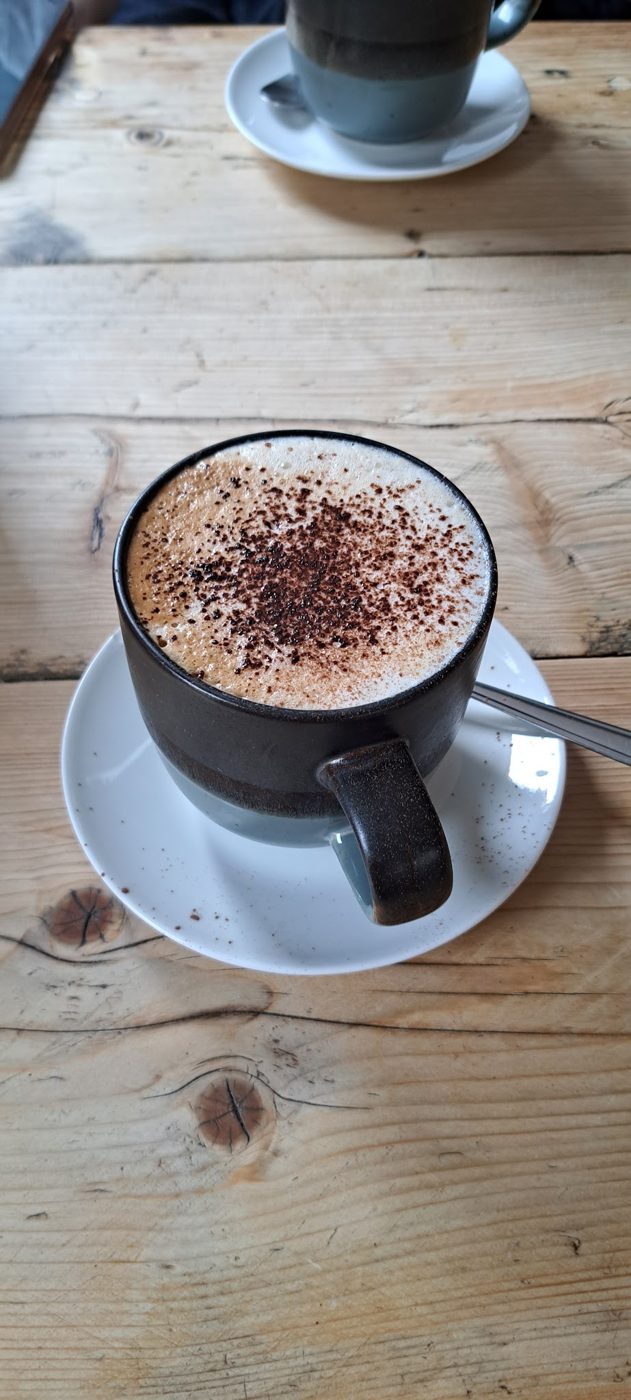 A cappuccino dusted with chocolate