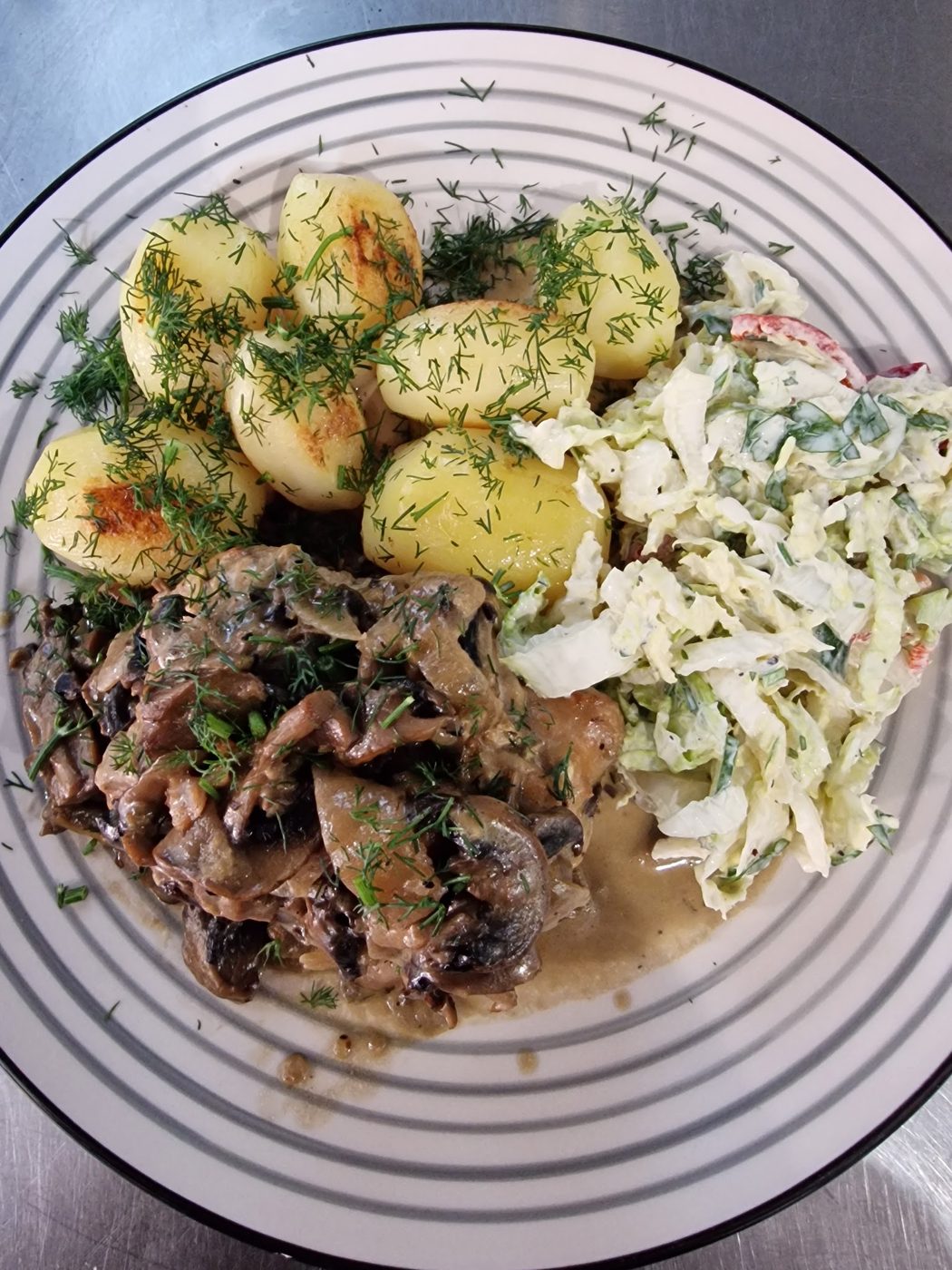 New potatoes with dill, a creamy stew and cabbage salad